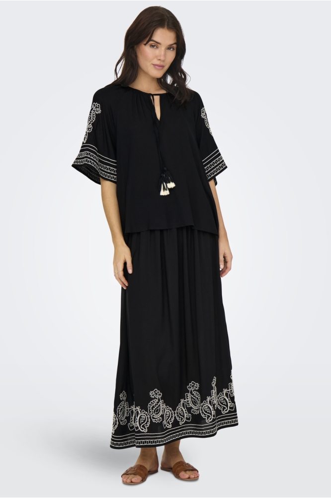 JDYRISSO LIFE BIANCA L/S TOP WVN 15347078 BLACK/TAPIOCA EMBROIDERY